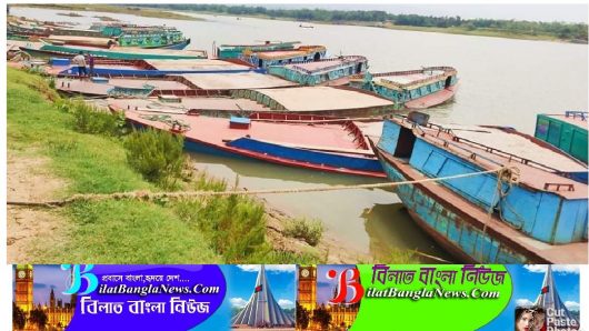 ধোপাজান চলতি নদীতে পুুলিশের অভিযানে ১০টি বালু ভর্তি নৌকা আটক