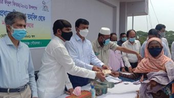প্রধানমন্ত্রীর ত্রাণ তহবিলের উপহার পেলেন সুনামগঞ্জ পৌরসভার সাড়ে চার হাজার পরিবার