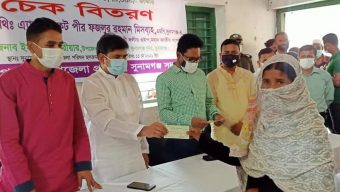 ঐচ্ছিক তহবিল হতে ৫ লক্ষ টাকার চেক বিতরণ করলেন এমপি মিসবাহ