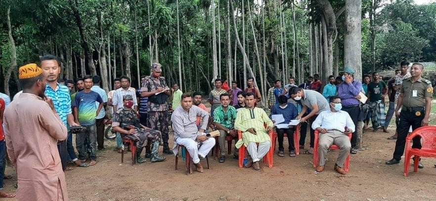 জাদুকাটায় অবৈধ বালু উত্তোলনে টাস্ক ফোর্সের অভিযান:১৮ টি নৌকা আটক,১০ লক্ষ টাকায় নিলাম 