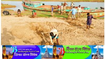 ধোপাজান নদীতে পুলিশের অভিযানে ২টি নৌকা আটক ৪৫হাজার টাকা জরিমানা আদায়