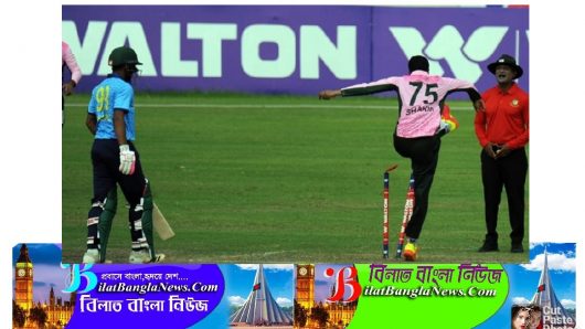 লাথি মেরে স্ট্যাম্প ভেঙে দিলেন সাকিব