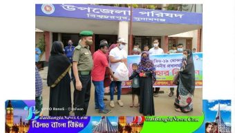 প্রধানমন্ত্রীর উপহার হতদরিদ্র দের দ্বারে দ্বারে পৌঁছে দিচ্ছেন বিশ্বম্ভরপুরের ইউএনও