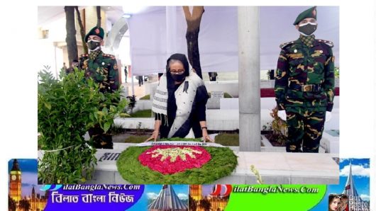 জাতীয় শোক দিবসে বঙ্গবন্ধুর প্রতিকৃতিতে প্রধানমন্ত্রীর শ্রদ্ধা