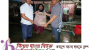 রাতের আধাঁরে বানভাসী মানুষদের খাবার দিলেন ডিসি ও মেয়র