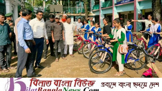 ধর্মপাশায় ক্ষুদ্র নৃ-গোষ্ঠীর শিক্ষার্থীদের মধ্যে বাইসাইকেল বিতরণ