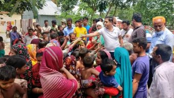 সুনামগঞ্জের বানভাসি মানুষের ত্রাণের জন্য হাহাকার