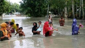 সুনামগঞ্জে বন্যায় ৫ টি উপজেলার ২ লক্ষাধিক মানুষ পানি বন্দি,দুর্ভোগ চরমে।নৌকা ডুবে ভাই বোনের মৃত্যু