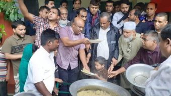 ছাতকে সেনাবাহিনীর সাথে এমপি মানিকের জরুরি বৈঠক;আশ্রয় কেন্দ্রে খাবার বিতিরণ