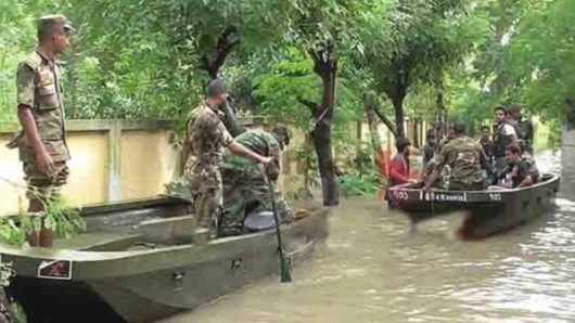 সিলেটে বানভাসি মানুষ উদ্ধারে সেনাবাহিনী