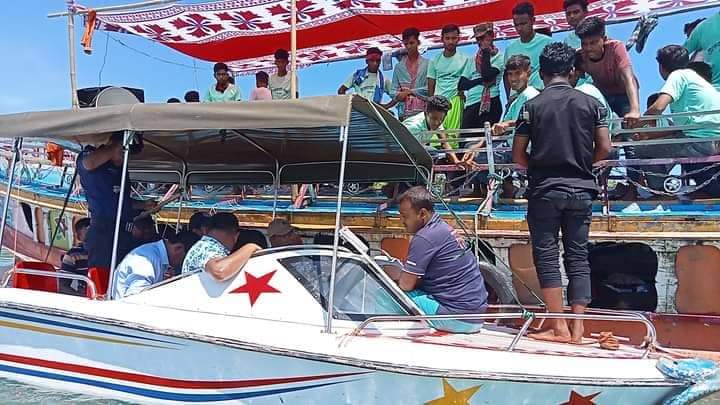 টাঙ্গুয়ার হাওরে ১৭ টি নৌকাকে ৩২ হাজার টাকা জরিমানা