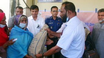 সুনামগঞ্জে খাদ্য সামগ্রী বিতরণ