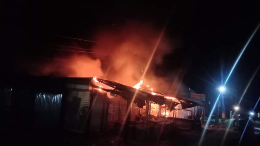 আনোয়ার পুর বাজারে আগুনে পুড়ে ৫ টি দোকানের ১০ লক্ষ টাকার ক্ষতি