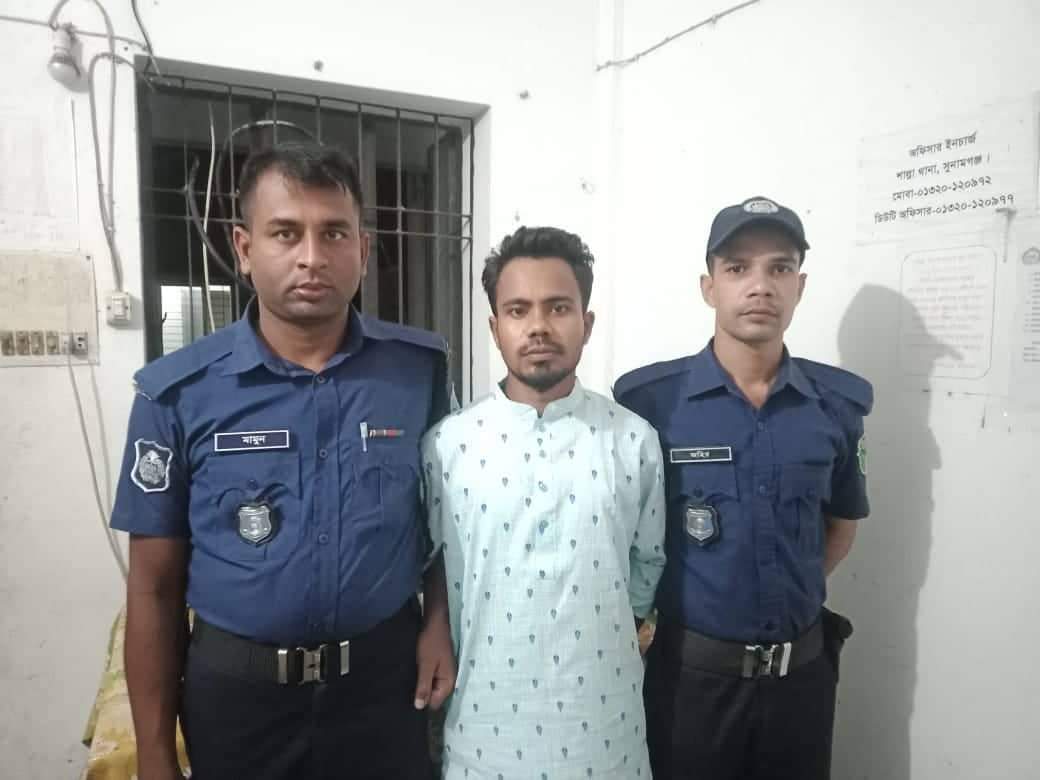 আবারো ধর্মীয় উস্কানিমূলক স্ট্যাটাস দিয়ে ঝুমন দাশ কারাগারে