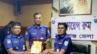 সুনামগঞ্জ জেলায় শ্রেষ্ঠ অফিসার ইনচার্জ পুরস্কার গ্রহণ করলেন ছাতক থানার অফিসার ইনচার্জ মোহাম্মদ মাহবুবুর রহমান