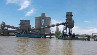 ছাতকে নৌপথ অবরোধ স্থগিত : স্মারকলিপি প্রদান