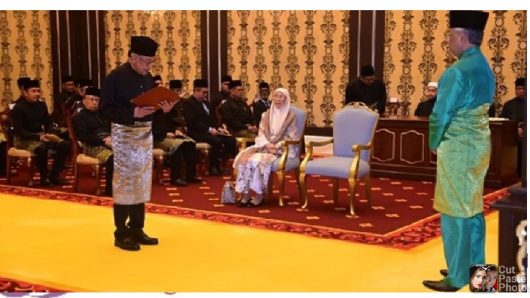 মালয়েশিয়ার প্রধানমন্ত্রী হিসেবে শপথ নিলেন আনোয়ার ইব্রাহিম