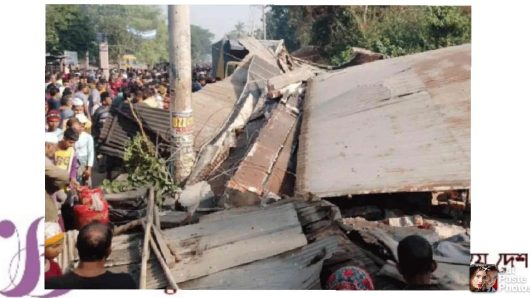 যশোরে নিয়ন্ত্রণ হারিয়ে হোটেলে কাভার্ডভ্যান,নিহত ৫