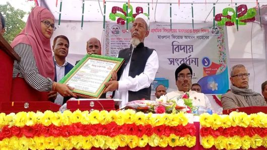 তিনি কাঁদলেন কাঁদালেন