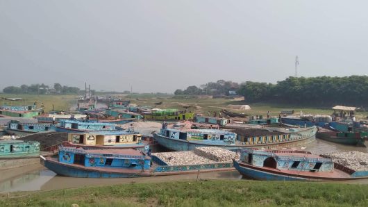 সুনামগঞ্জের পাটলাই নদীর ভয়াবহ নৌ জটে দুর্ভোগ চরমে,সেই সাথে ডাকাত আতংক