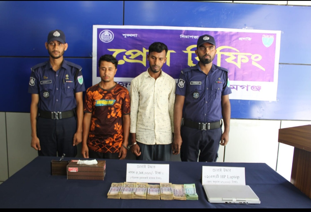 ডাচ বাংলা ব্যাংকিং এজেন্ট অফিস থেকে চুরি যাওয়া নগদ অর্থ ও ল্যাপটপ উদ্ধারসহ মাটি খূড়ে উদ্ধার,আটক দুই জন। 