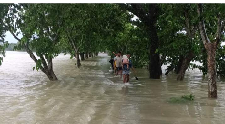 সুনামগঞ্জে বৃষ্টিপাত কমলেও পাহাড়ী ঢল অব্যাহত,মানুষের দুর্ভোগ চরমে