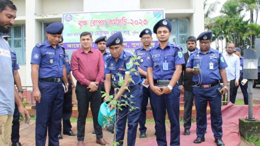 সুনামগঞ্জ জেলা পুলিশের বৃক্ষরোপণ কর্মসূচি ২০২৩ এর উদ্বোধন