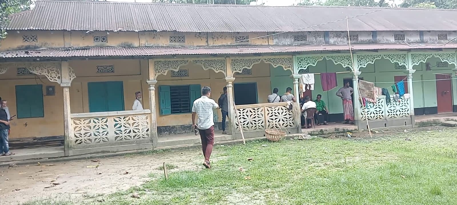 ছাতকে যুক্তরাজ্য প্রবাসীর বাড়ি-ঘর দখলে মরিয়া একটি স্বার্থান্বেষী মহল