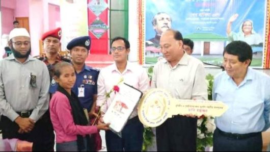 রাঙামাটিতে ভুমিহীন আরও ২শ ১৩ পরিবার প্রধানমন্ত্রীর জমি ও ঘর পেলো