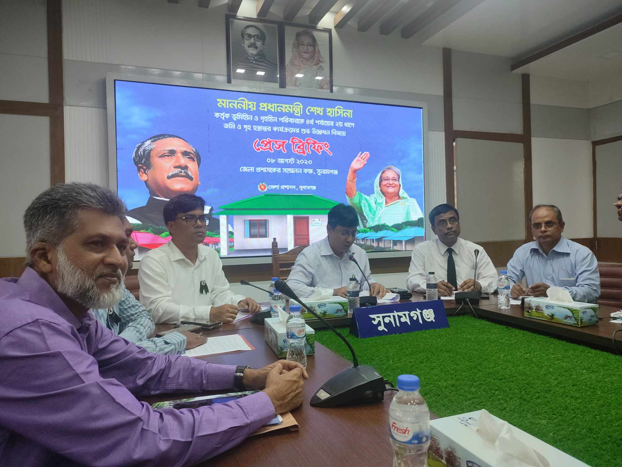 প্রধানমন্ত্রী কর্তৃক ভূমিহীন-গৃহহীন পরিবারকে জমি ও গৃহ প্রদান উপলক্ষে সুনামগঞ্জে প্রেস ব্রিফিং