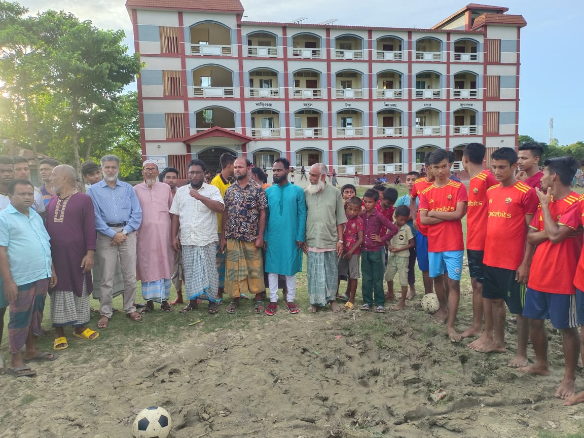 ইছাগরিতে মাদক সন্ত্রাস প্রতিরোধে ফুটবল প্রতিযোগিতা অনুষ্ঠিত