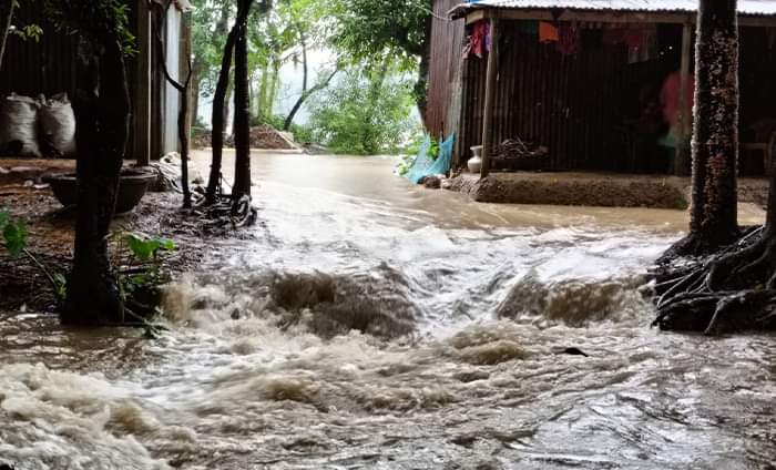 ভারী বর্ষণ ও ভারত থেকে নেমে আসা পাহাড়ি ঢলের পানিতে সুনামগঞ্জের নিম্নাঞ্চল আবার ও প্লাবিত