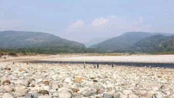 নদী বাহিত পাথরের উৎস ও অবস্থান থেকে পরিবেশবান্ধব উপায়ে পাথর উত্তোলন এখন সময়ের দাবি