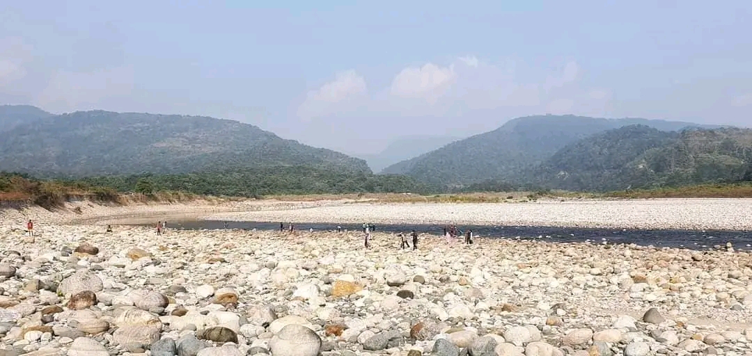 নদী বাহিত পাথরের উৎস ও অবস্থান থেকে পরিবেশবান্ধব উপায়ে পাথর উত্তোলন এখন সময়ের দাবি