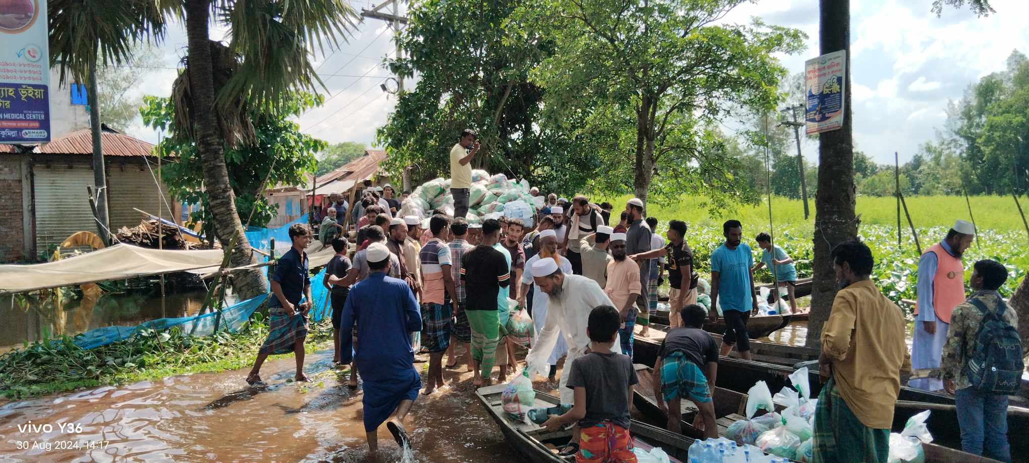 ছাতক প্রেসক্লাবের উদ্যোগে  কুলিল্লায় বন্যার্তদের মাঝে খাদ্য সামগ্রী-বস্ত্র বিতরণ