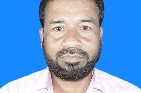 সাতক্ষীরার বিতর্কিত শিক্ষক মুকুলের বিরুদ্ধে ডিসির কাছে অভিযোগ