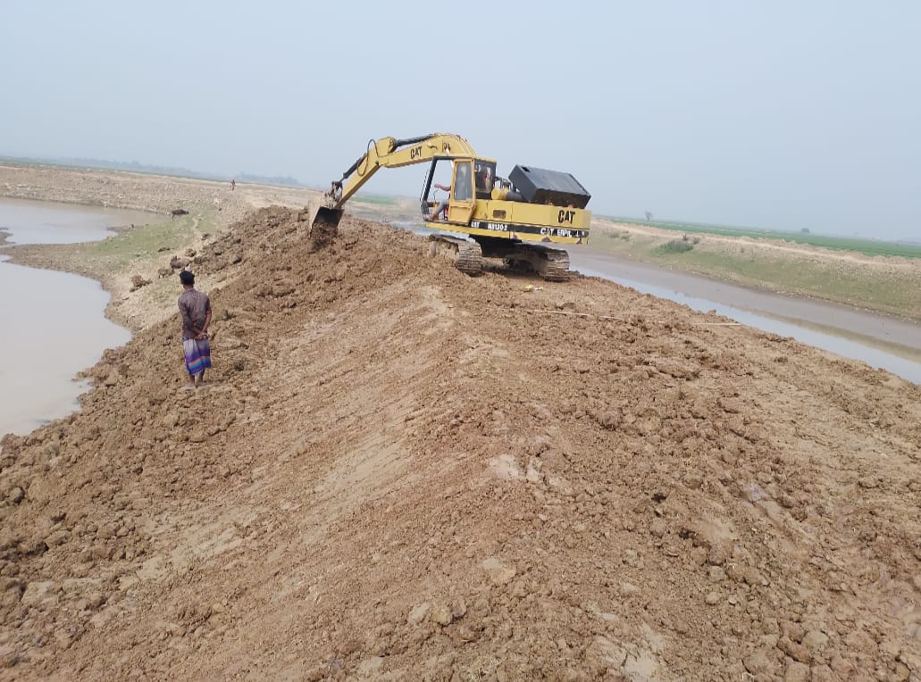 সুনামগঞ্জে ফসল রক্ষা বাঁধের কাজ কচ্ছপ গতিতে চলছে।