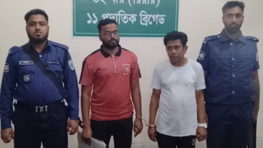ছাতকে সেনাবাহিনীর হাতে দুই চাঁদাবাজ আটক