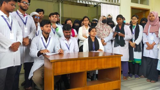 সুনামগঞ্জ মেডিকেল কলেজের শাটডাউন কর্মসূচি প্রত্যাহার করে  দ্রুতই ক্লাসে ফেরার ঘোষনা শিক্ষার্থীদের।