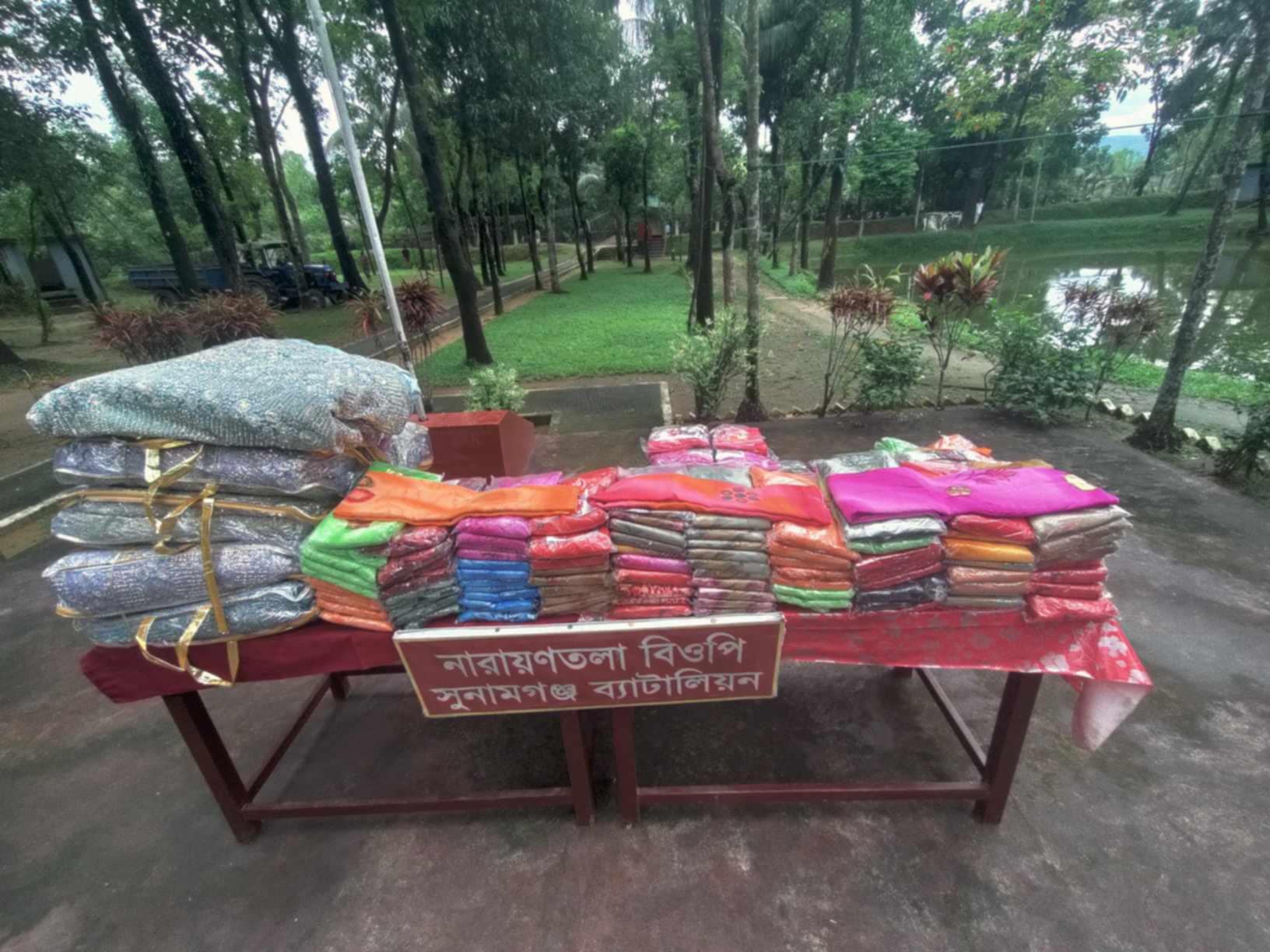 সুনামগঞ্জ বিজিবি কর্তৃক বিপুল পরিমান ভারতীয় সিল্ক শাড়ি ও লেহেঙ্গা আটক