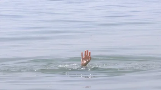 সুনামগঞ্জের মধ্যনগরে ২৫-৩০ জন যাত্রী নিয়ে নৌকা ডুবি, বৃদ্ধা মহিলার মৃত্যু।