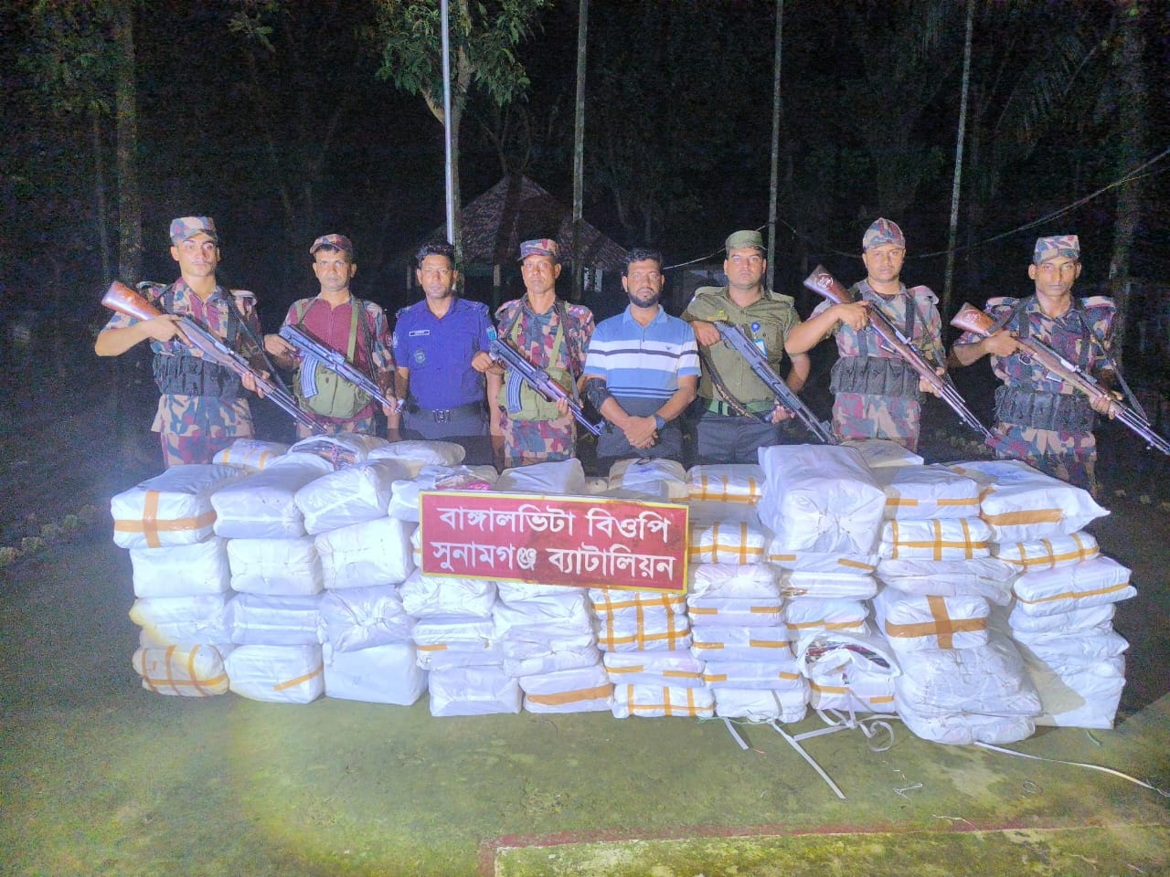 সুনামগঞ্জ বিজিবির অভিযানে কোটি টাকার ভারতীয় মালামাল জব্দ।