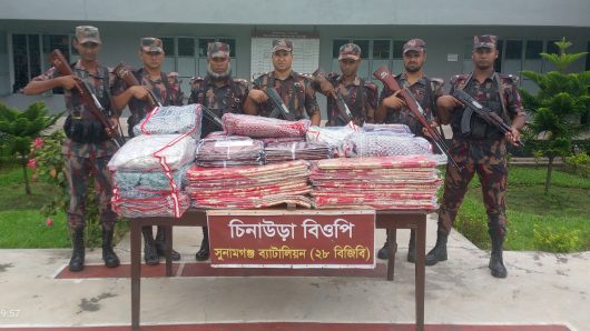 সুনামগঞ্জ বিজিবি কর্তৃক বিপুল পরিমান ভারতীয় শাড়ী ও লেহেঙ্গা আটক।