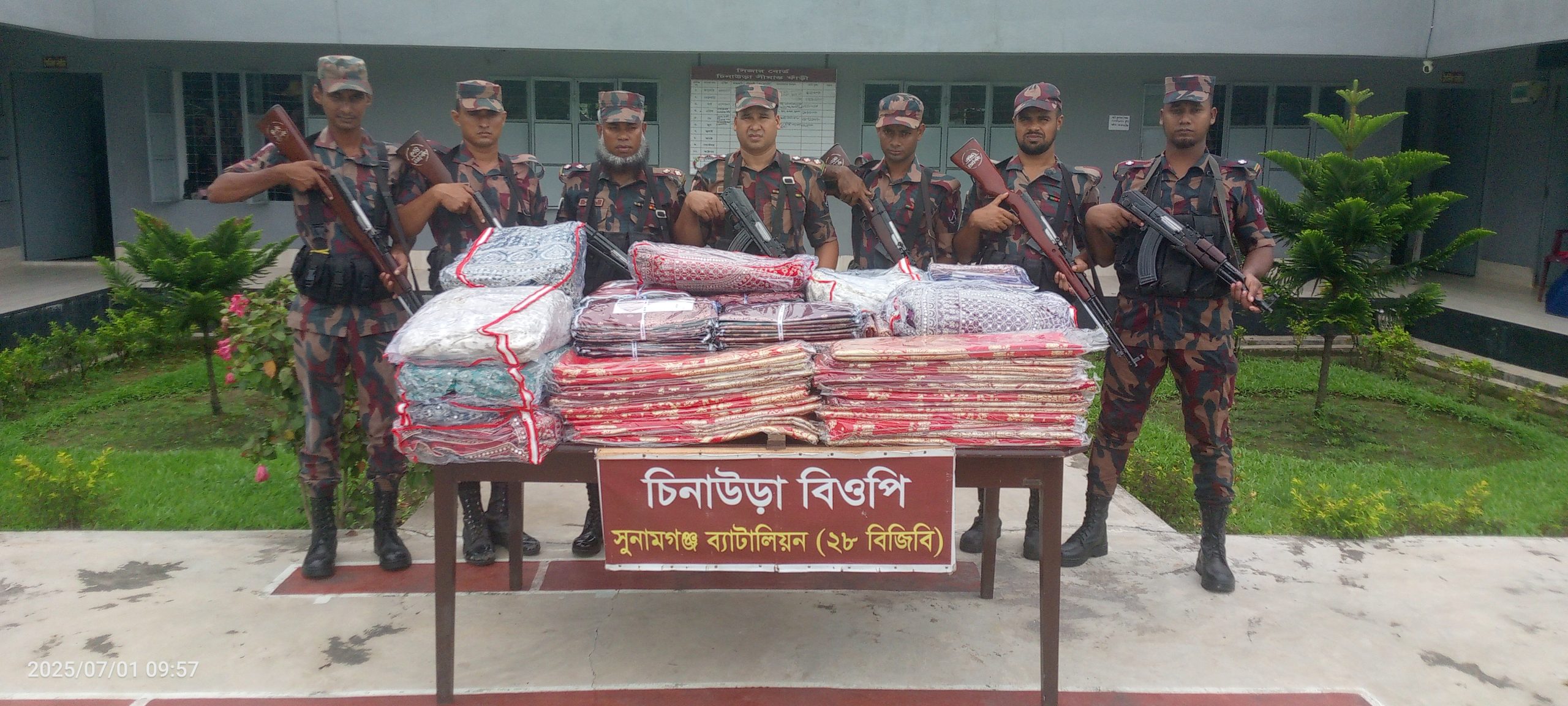 সুনামগঞ্জ বিজিবি কর্তৃক বিপুল পরিমান ভারতীয় শাড়ী ও লেহেঙ্গা আটক।