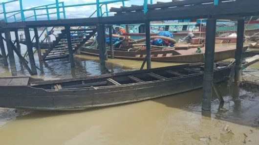 ছাতকের সুরমা নদীতে নৌ- পুলিশের অভিযানে চাঁদা আদায়ের নৌকা জব্দ