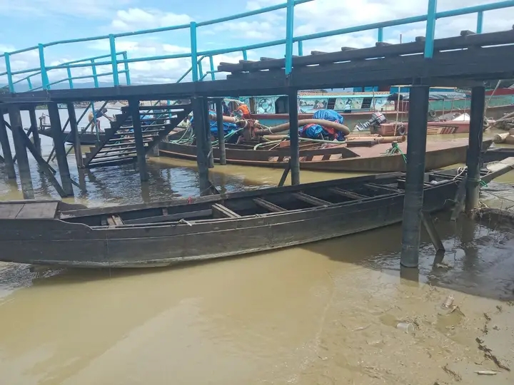 ছাতকের সুরমা নদীতে নৌ- পুলিশের অভিযানে চাঁদা আদায়ের নৌকা জব্দ