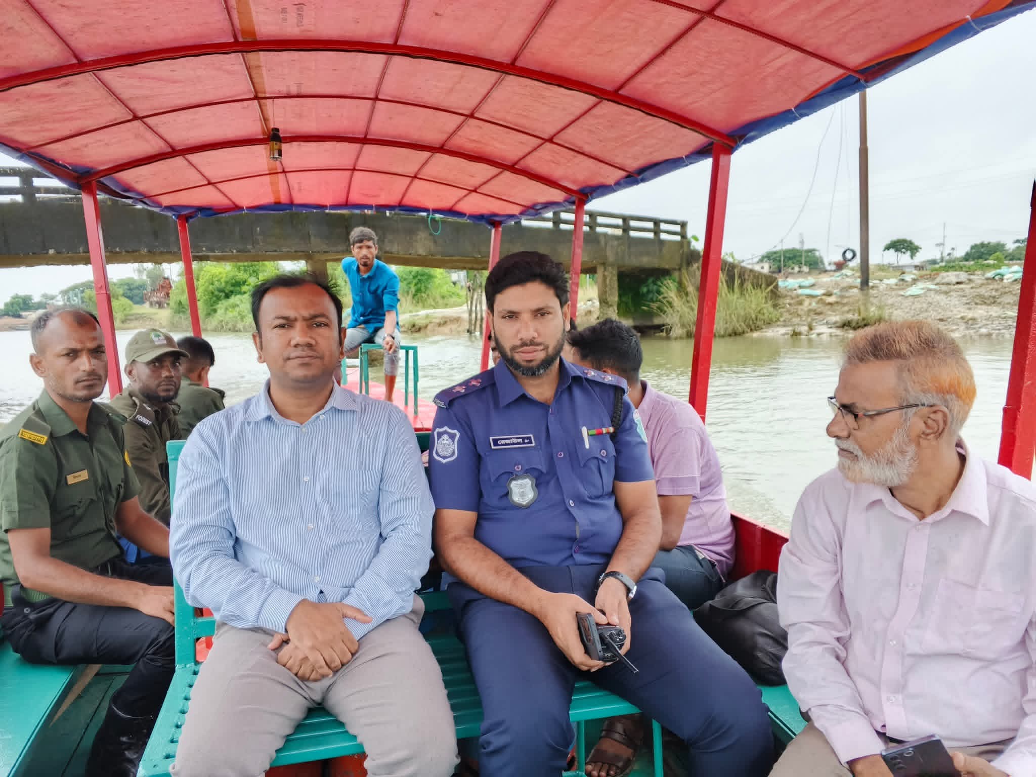 সংরক্ষিত বনভূমিতে ভ্রাম্যমান আদালতের অভিযানে আটক অতপর দন্ড প্রদান।