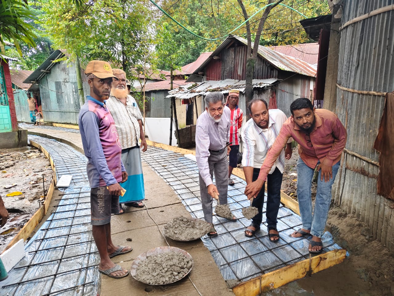 তেঘরিয়া ড্রেন কাম রাস্তার ঢালাই কাজের শুভ উদ্বোধন।