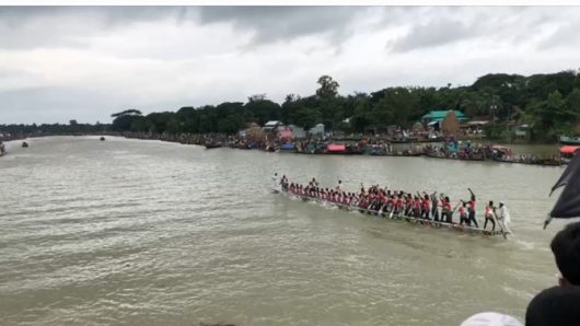শাল্লায় গ্রাম বাংলার ঐতিহ্য নৌকা বাইচ অনুষ্ঠিত।