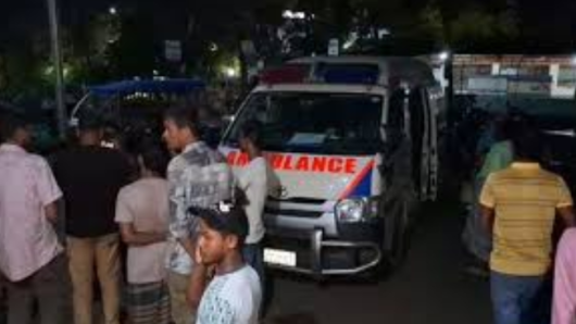 ৪০ মিনিট অ্যাম্বুলেন্স আটকে রাখলো সিন্ডিকেট, ভেতরে নবজাতকের মৃত্যু